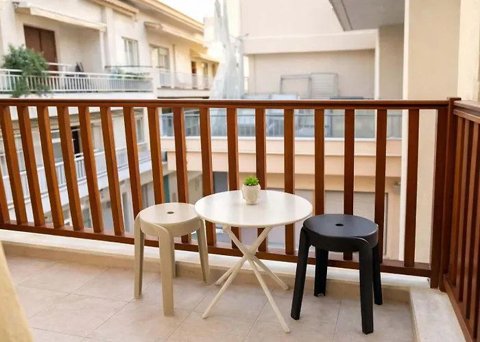 Bright W Balcony - Near Center Appartamento